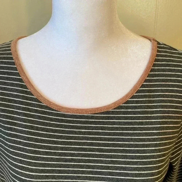 Umgee Gray & White Stripe Long Sleeve Top Brown Trim & Elbow Pads Size Medium. - Picture 3 of 12